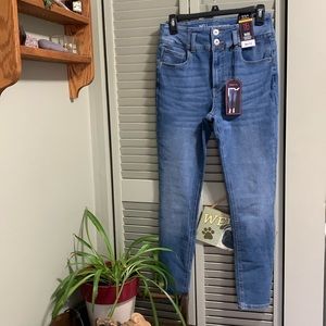 NWT No Boundaries Skinny Jeans